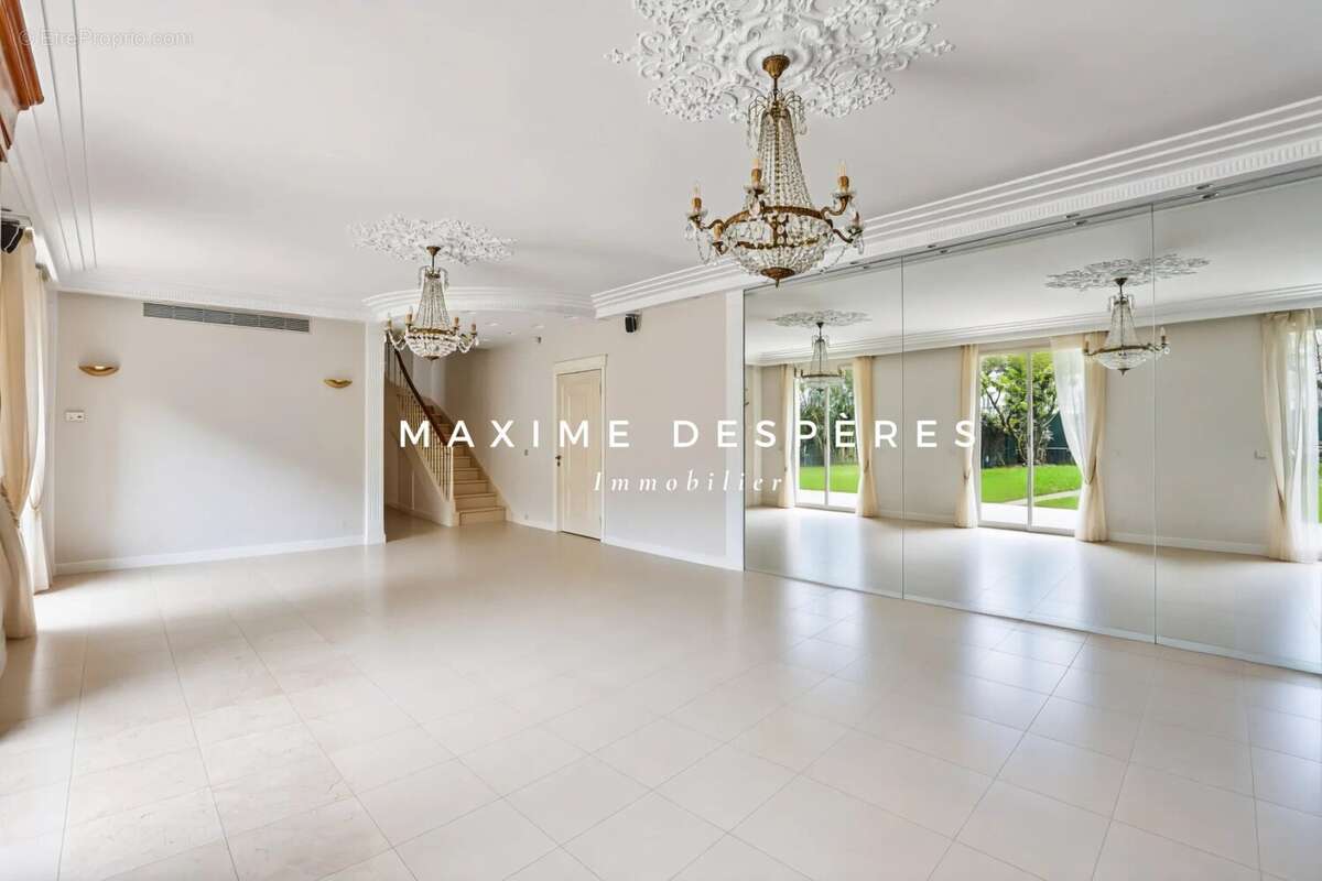 Appartement à NEUILLY-SUR-SEINE