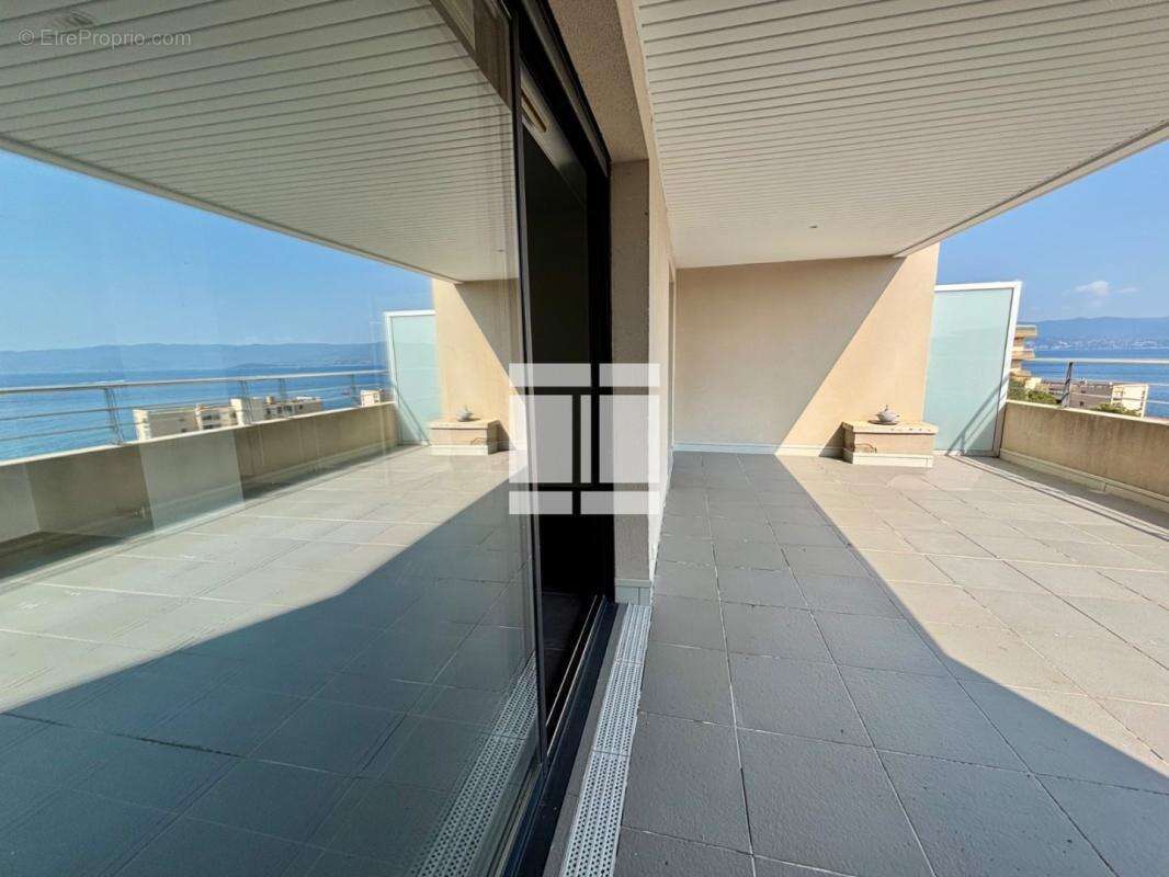 Route des Sanguinaires : superbe T2 avec terrasse, vue mer et garage - photo 4