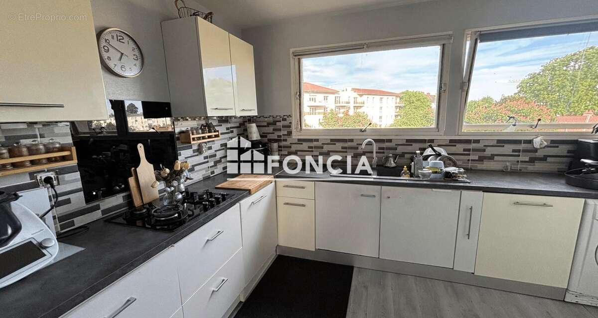 Fleury les aubrais - appartement t3 avec balcon, parking et cave - photo 2