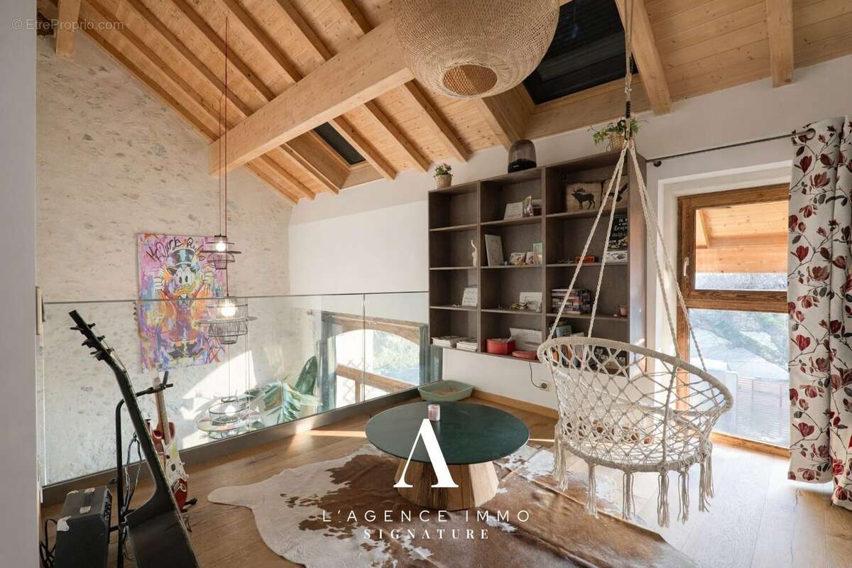 Maison 203 m² à Leaz  - photo 8