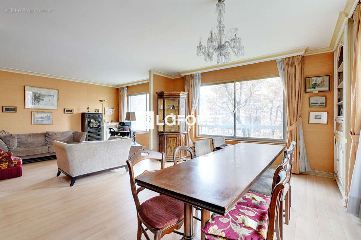 Appartement à PARIS-15E