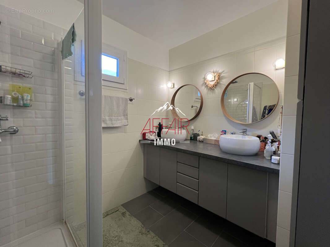 Appartement à COLLONGES-SOUS-SALEVE