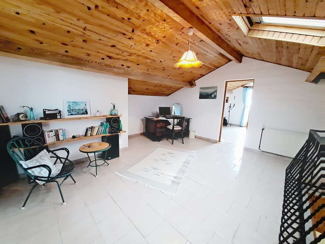 Proche Cadours Maison T6 178m² Vue exceptionnelle. Beau jardin 1500m² - photo 8