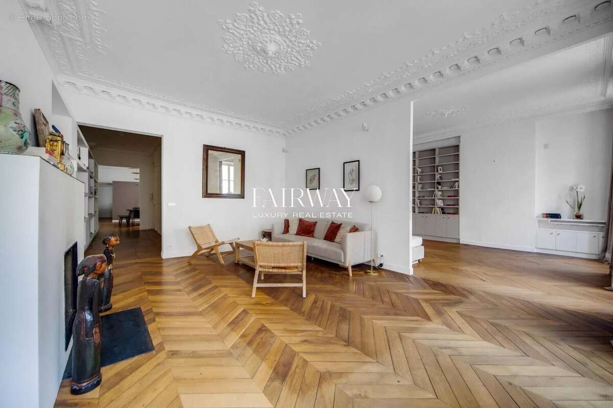 Appartement à PARIS-1E