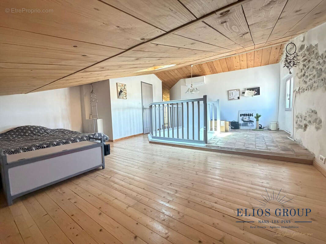 Maison 240 m² à Rougiers  - photo 9