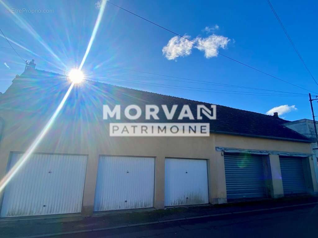 Parking à SAINT-SAULGE