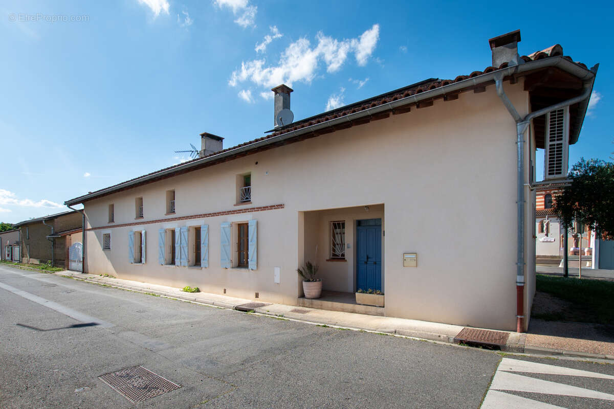 Maison à SAINT-CLAR-DE-RIVIERE