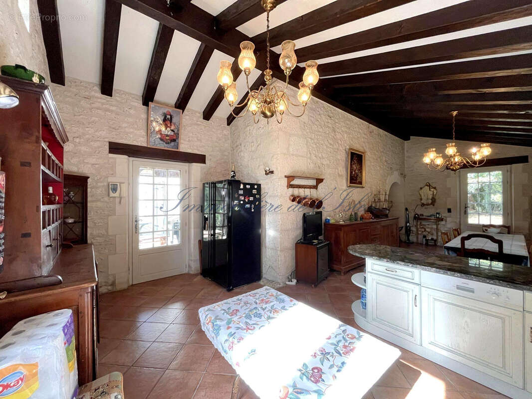 Maison à PAUSSAC-ET-SAINT-VIVIEN
