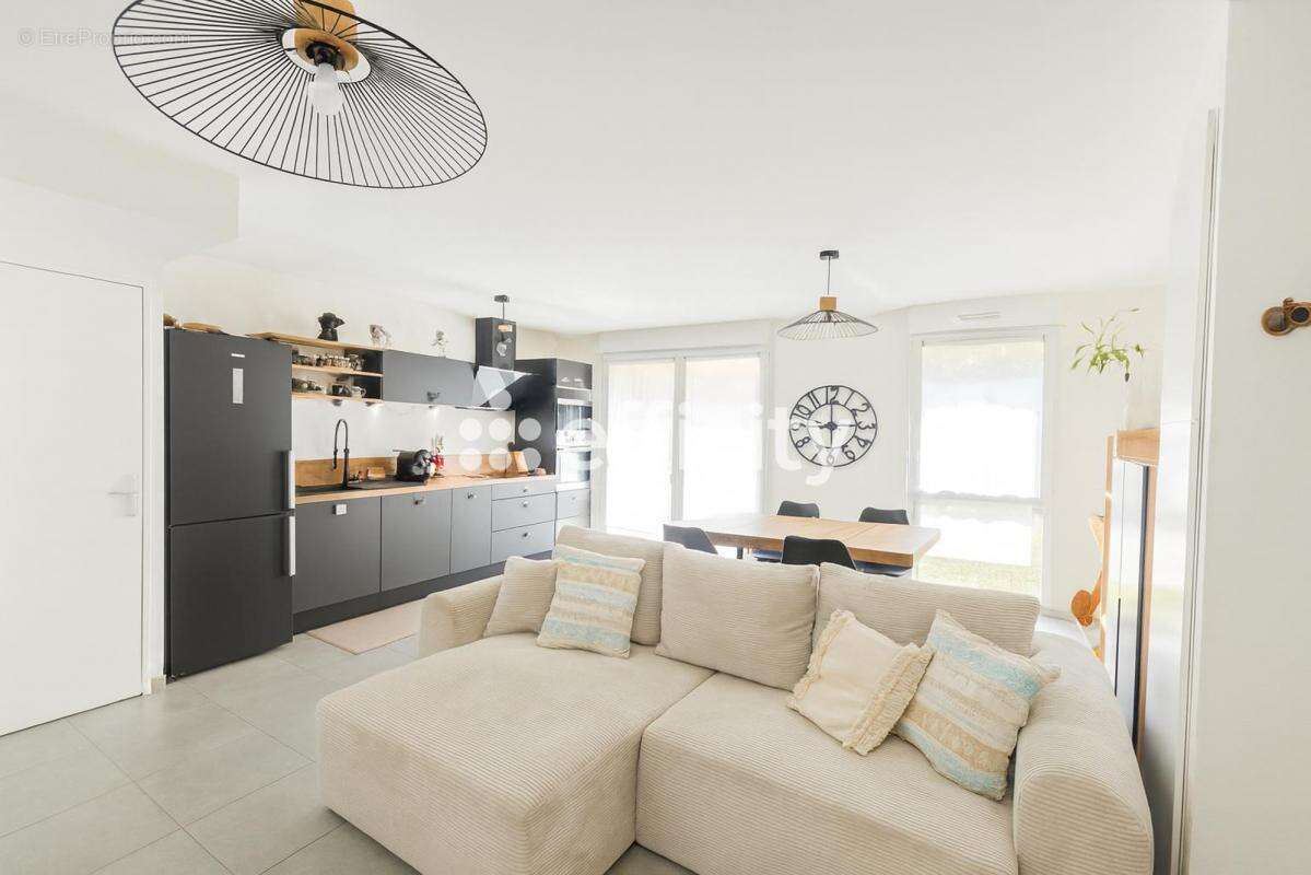 Appartement à MEYZIEU