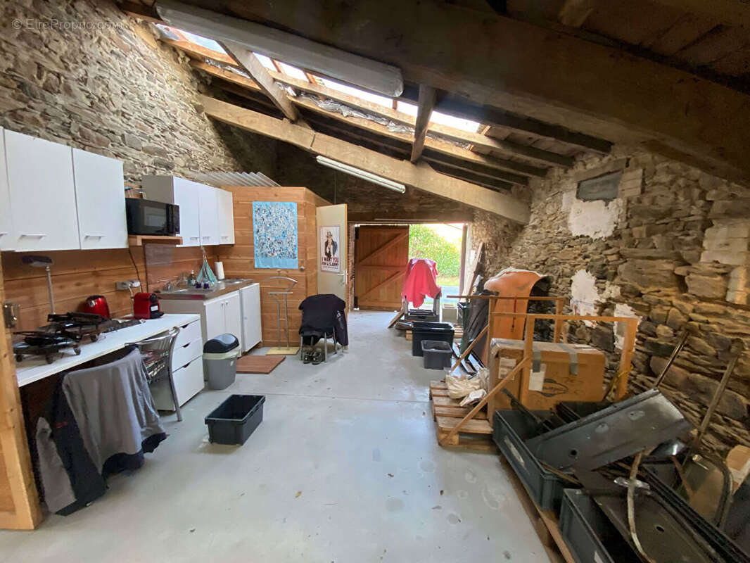 Maison à LA CHAIZE-LE-VICOMTE