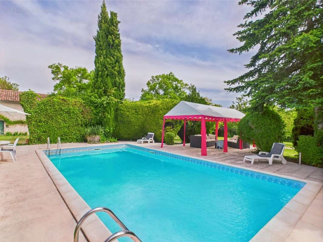 Maison à POULLIGNAC