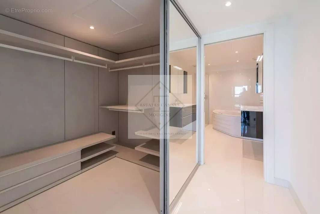 Appartement à ROQUEBRUNE-CAP-MARTIN