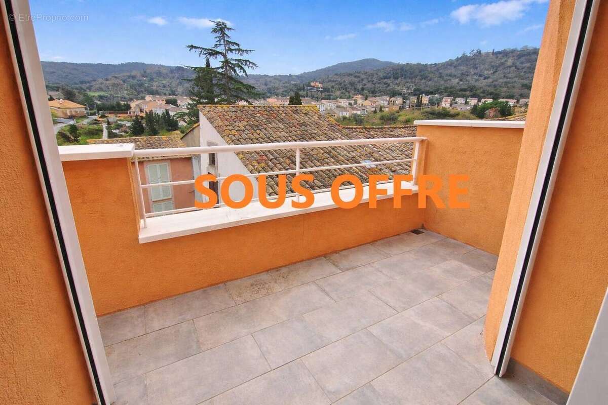 Appartement à ROQUEBRUNE-SUR-ARGENS