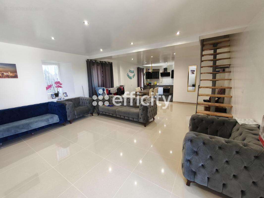 Maison à MINIAC-SOUS-BECHEREL