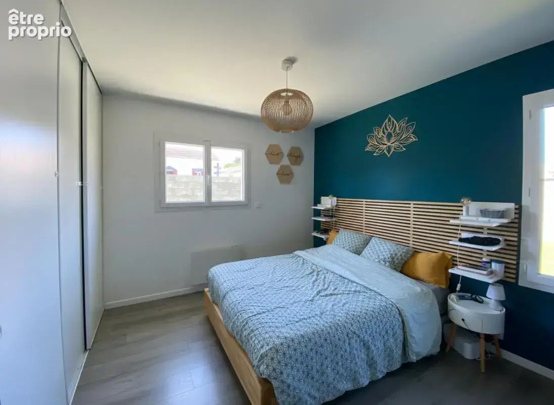 Maison 110 m² à Saint-Yzan-De-Soudiac  - photo 7