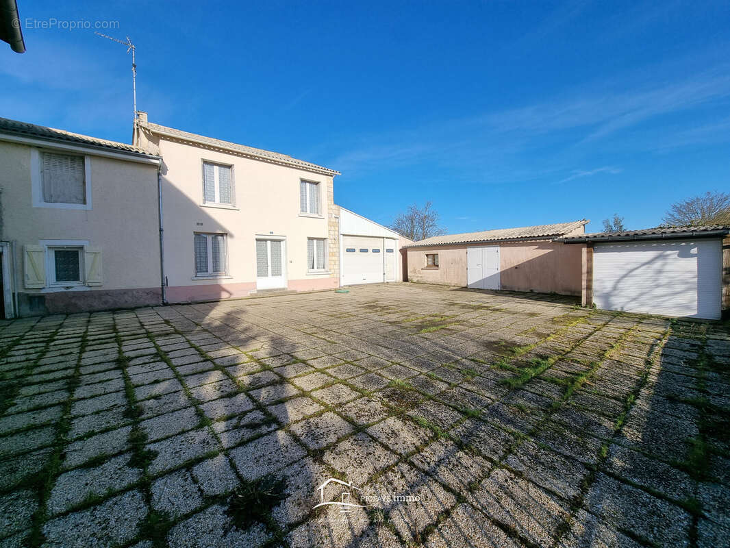 Maison à VASLES