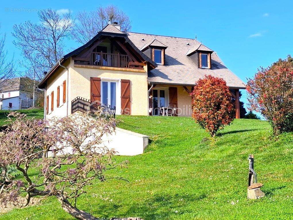 Maison avec une suite parentale, trois chambres et un sous-sol total - photo 2