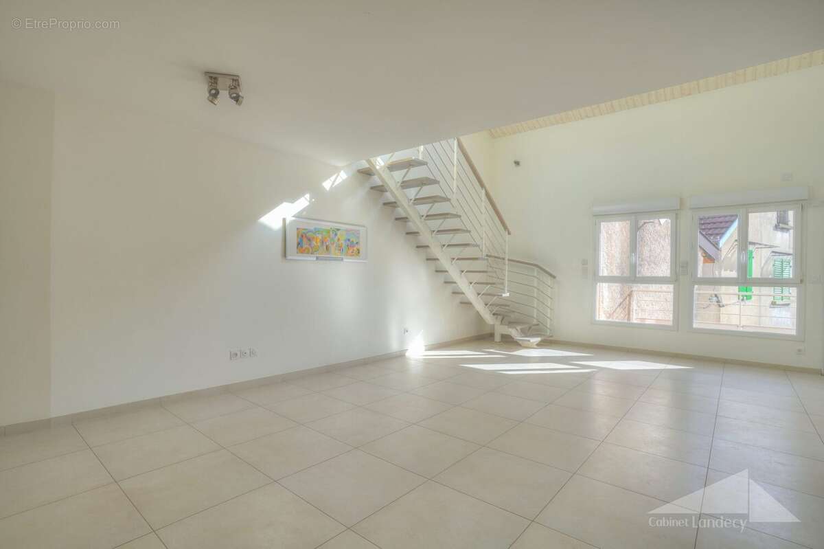 Appartement à SERGY