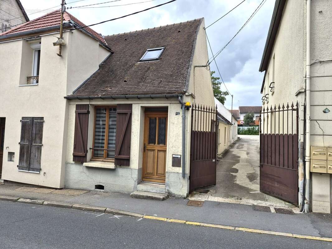 Appartement à SAINT-ARNOULT-EN-YVELINES