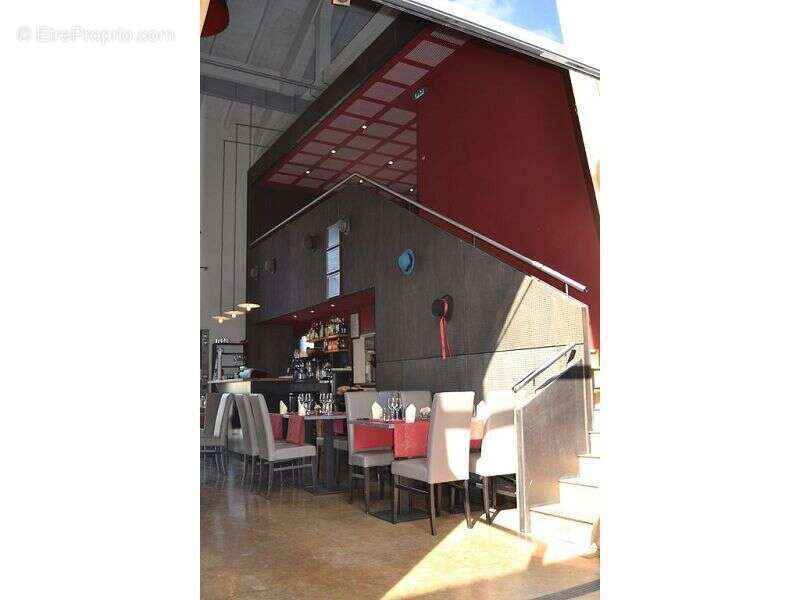 Commerce à CHAZELLES-SUR-LYON