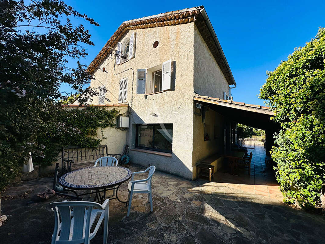 Maison à CARQUEIRANNE