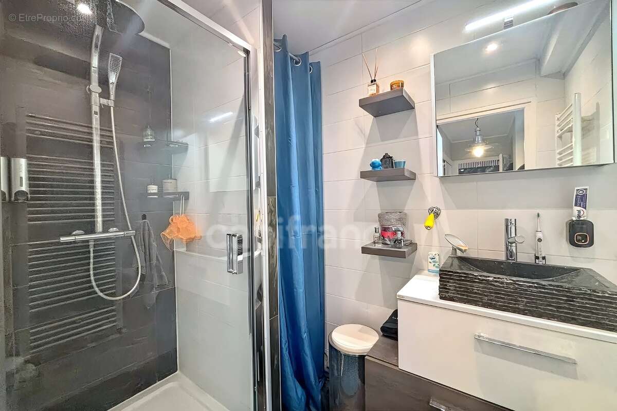 Quimper(29)  Grand T3 lumineux de 78,21 m² – Ancien T4 avec 3ᵉ chambre possible - Excellent état - Box de stockage - photo 9