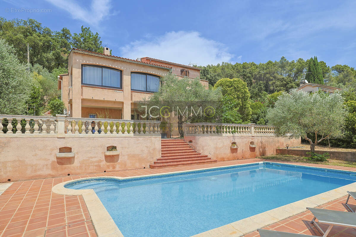 Villa T8 190m2 hab + Dépendance + Piscine + Vue dominante - photo 2