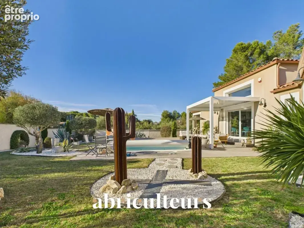 Villa de prestige avec piscine chauffée en vente à Calvisson (30114) - photo 16