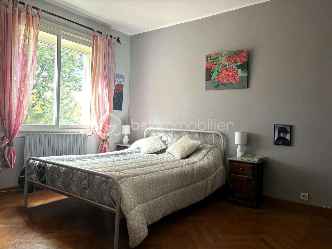 Maison 4 chambres - sous-sol total - jardin arboré - photo 6