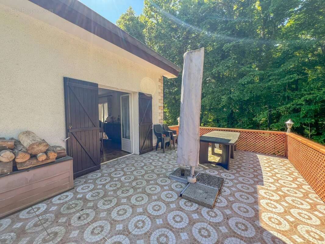 Maison à LE MESNIL-SAINT-DENIS