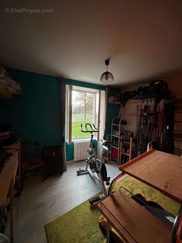 Appartement à POMMIERS-LA-PLACETTE