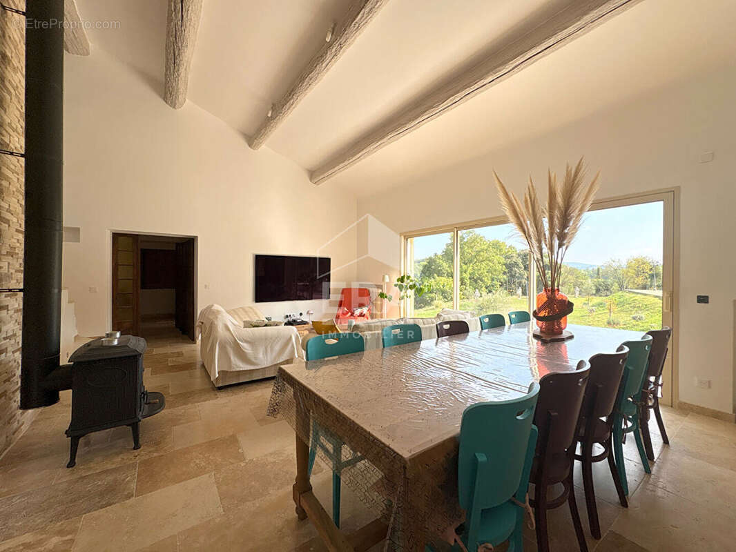 Maison à LA TOUR-D&#039;AIGUES