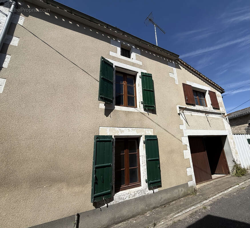 Maison à AUNAC