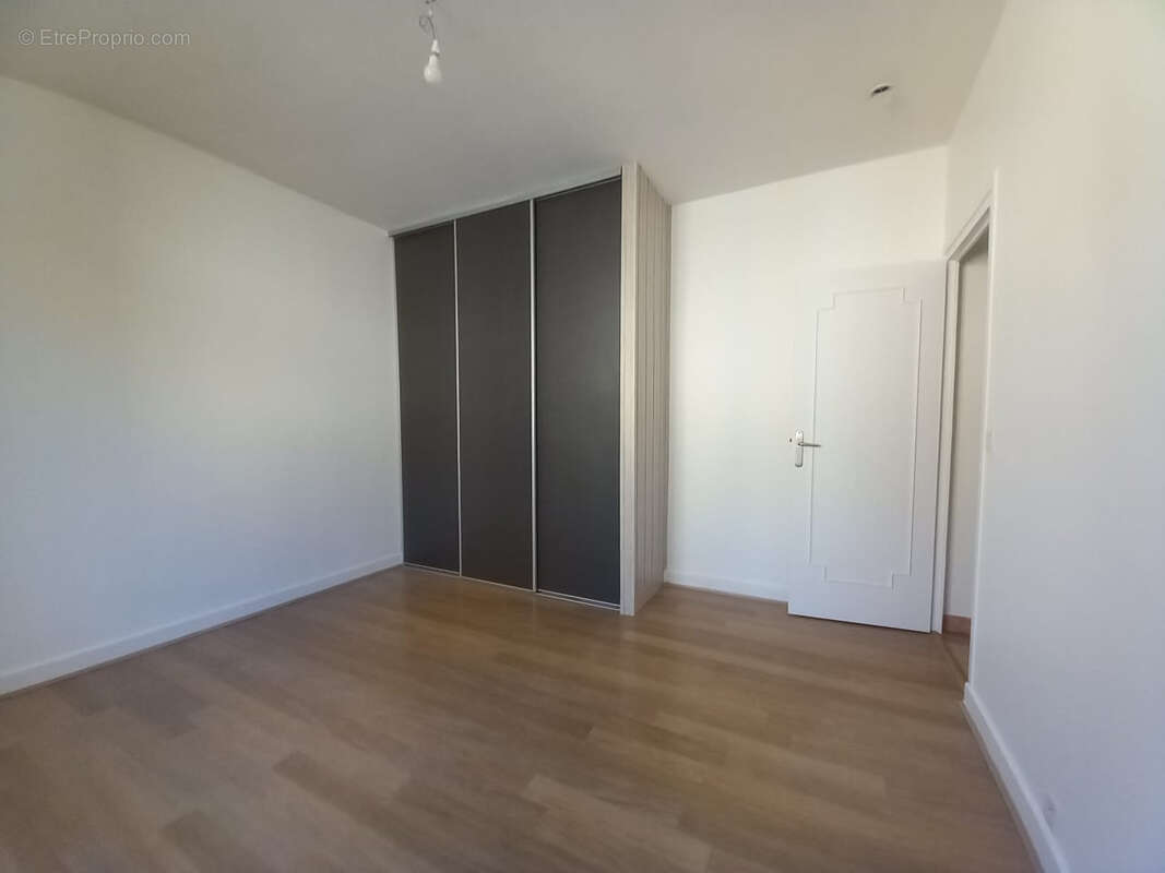 Oingt - Appartement T3 de 75 m² avec terrasse, vue  et garage - photo 4