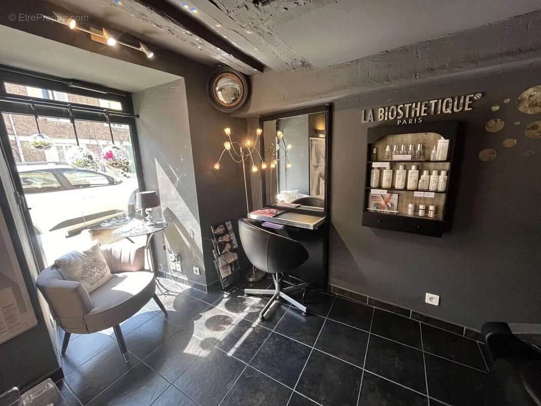 Commerce à DAMPIERRE-EN-YVELINES