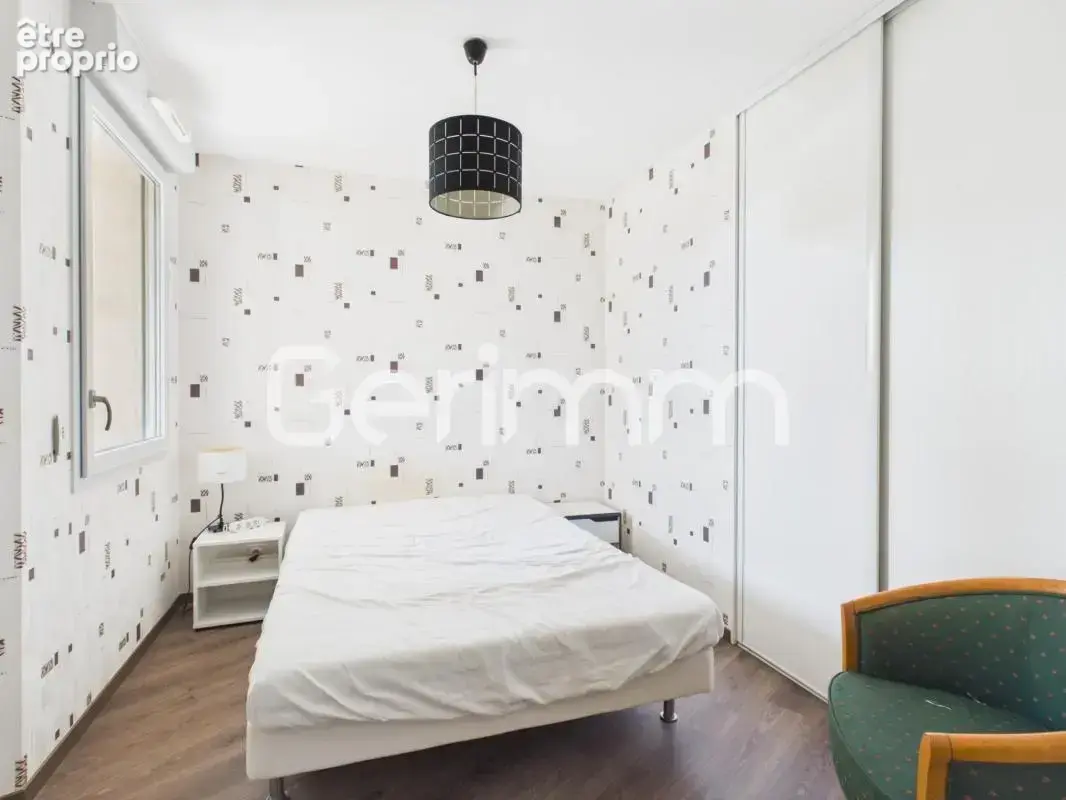 Vente - Appartement - 3 pièces + cuisine - 65 m² - 250 000 € - - photo 8
