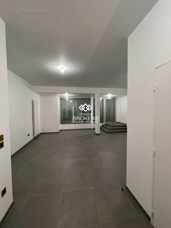 Commerce à PARIS-18E