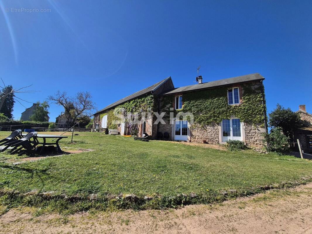 Maison à LA ROCHE-EN-BRENIL