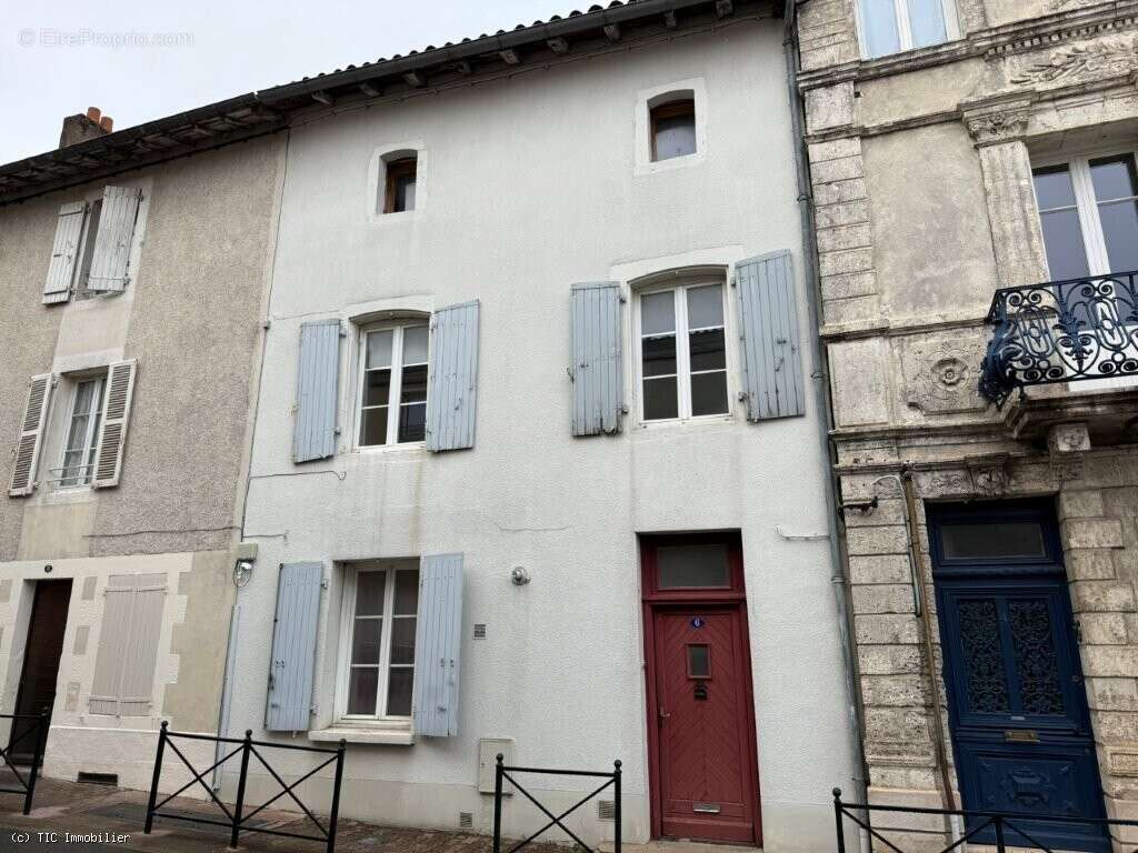 Maison à RUFFEC