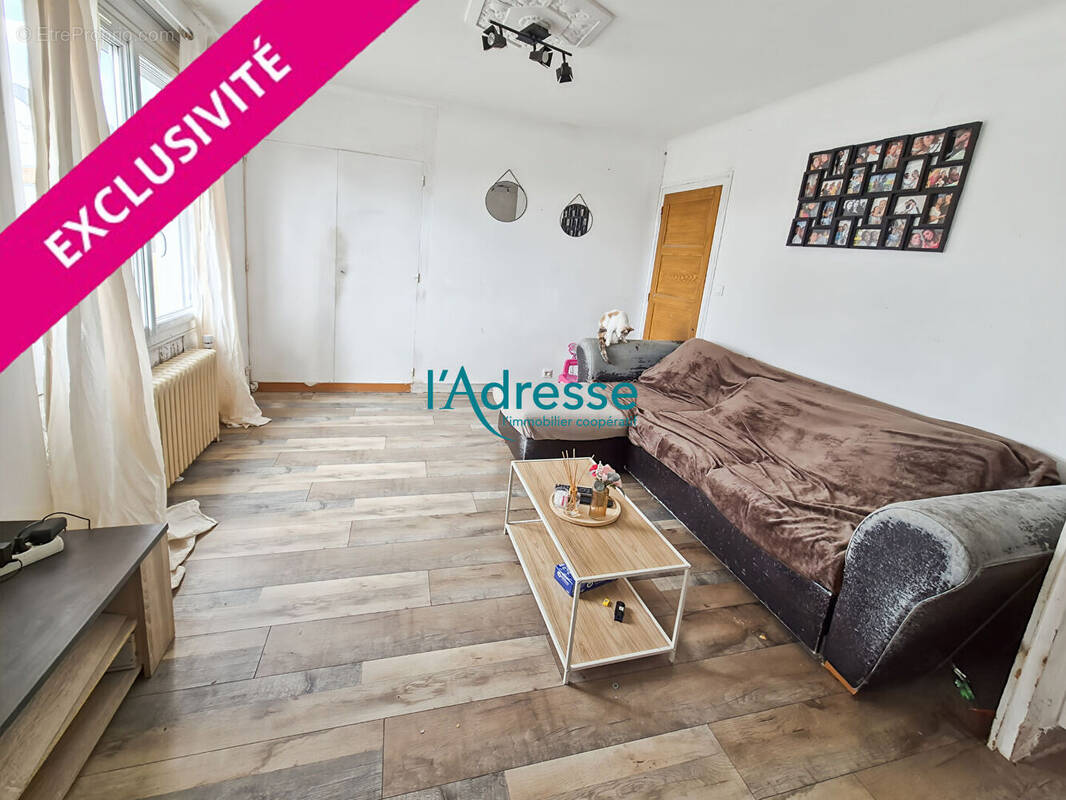 Maison à MONTREVAULT