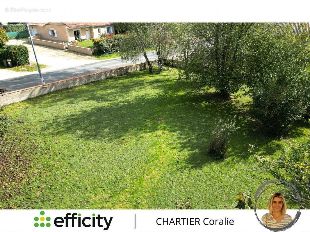 Terrain à COULOMBIERS