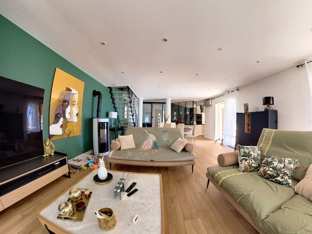 Maison à SAINT-LAURENT-DU-VAR