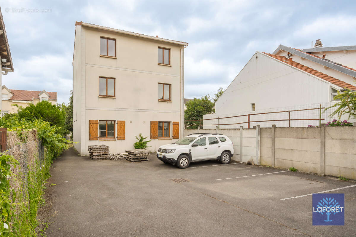 Appartement à LES PAVILLONS-SOUS-BOIS
