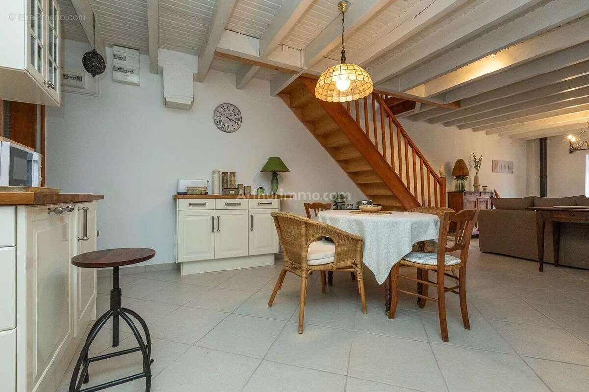 Maison à VIRIEU-LE-GRAND