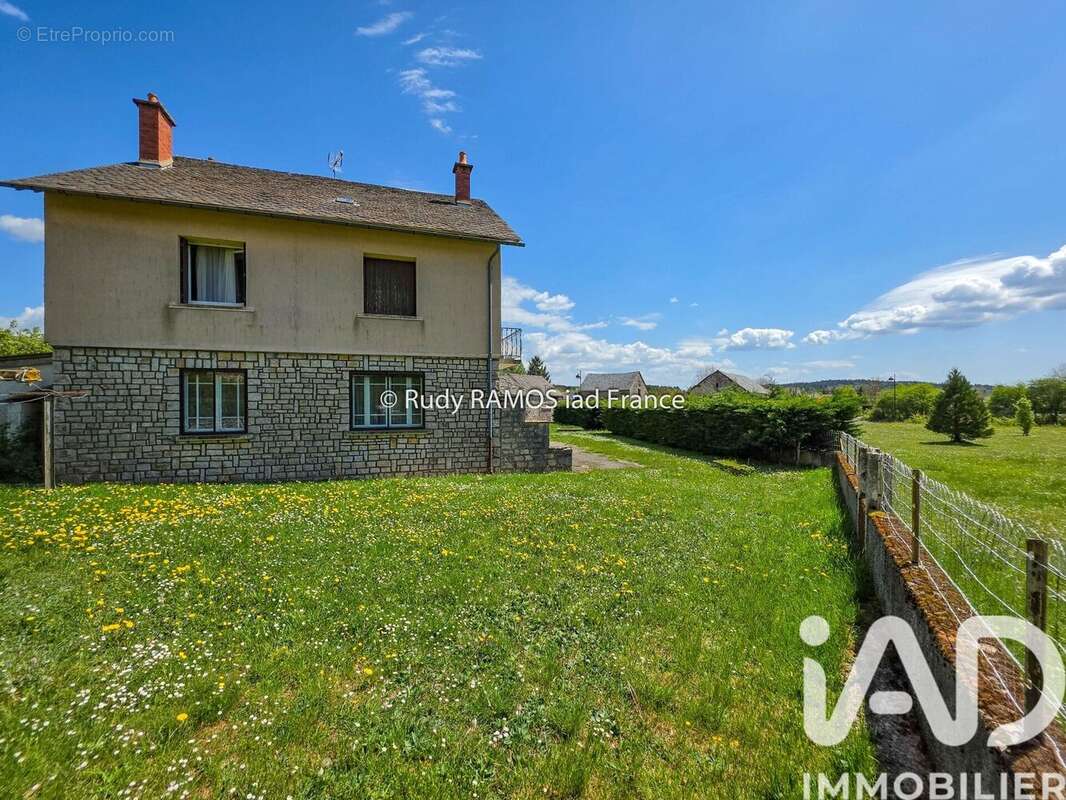 Maison 162 m² à Le Massegros  - photo 7