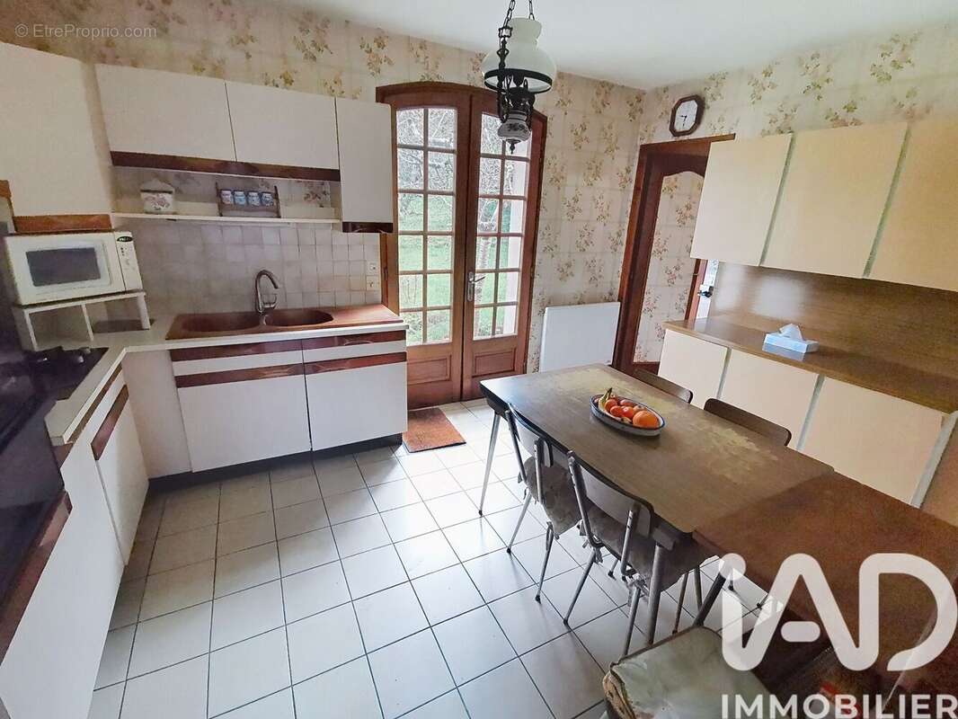 Maison 137 m² à Marthon  - photo 9