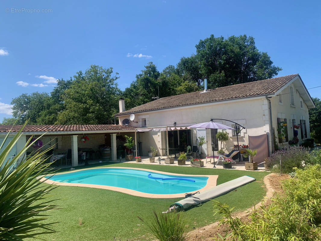 Maison à MENESPLET