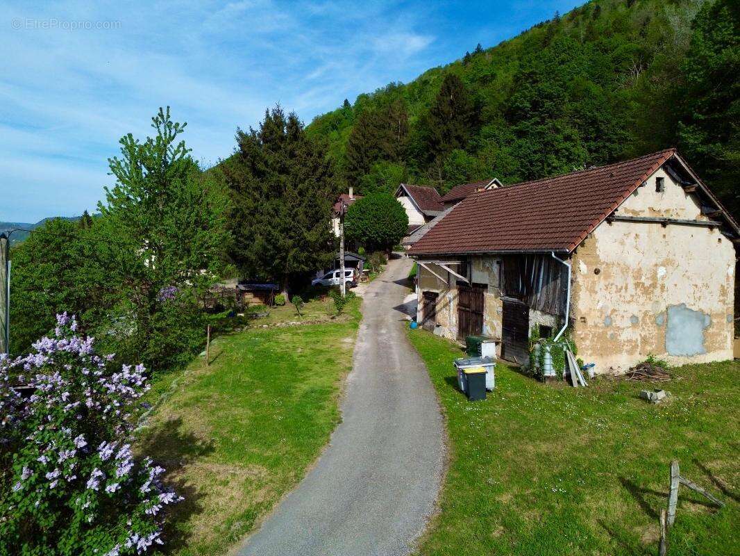 Maison avec grange réhabilitable – Fort potentiel – Voissant - photo 13