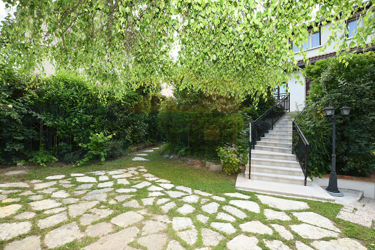 Maison à FONTENAY-LE-FLEURY