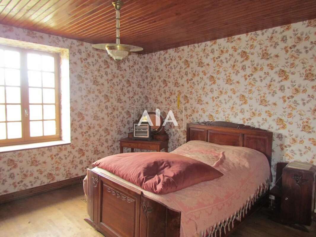 Maison à LES ADJOTS